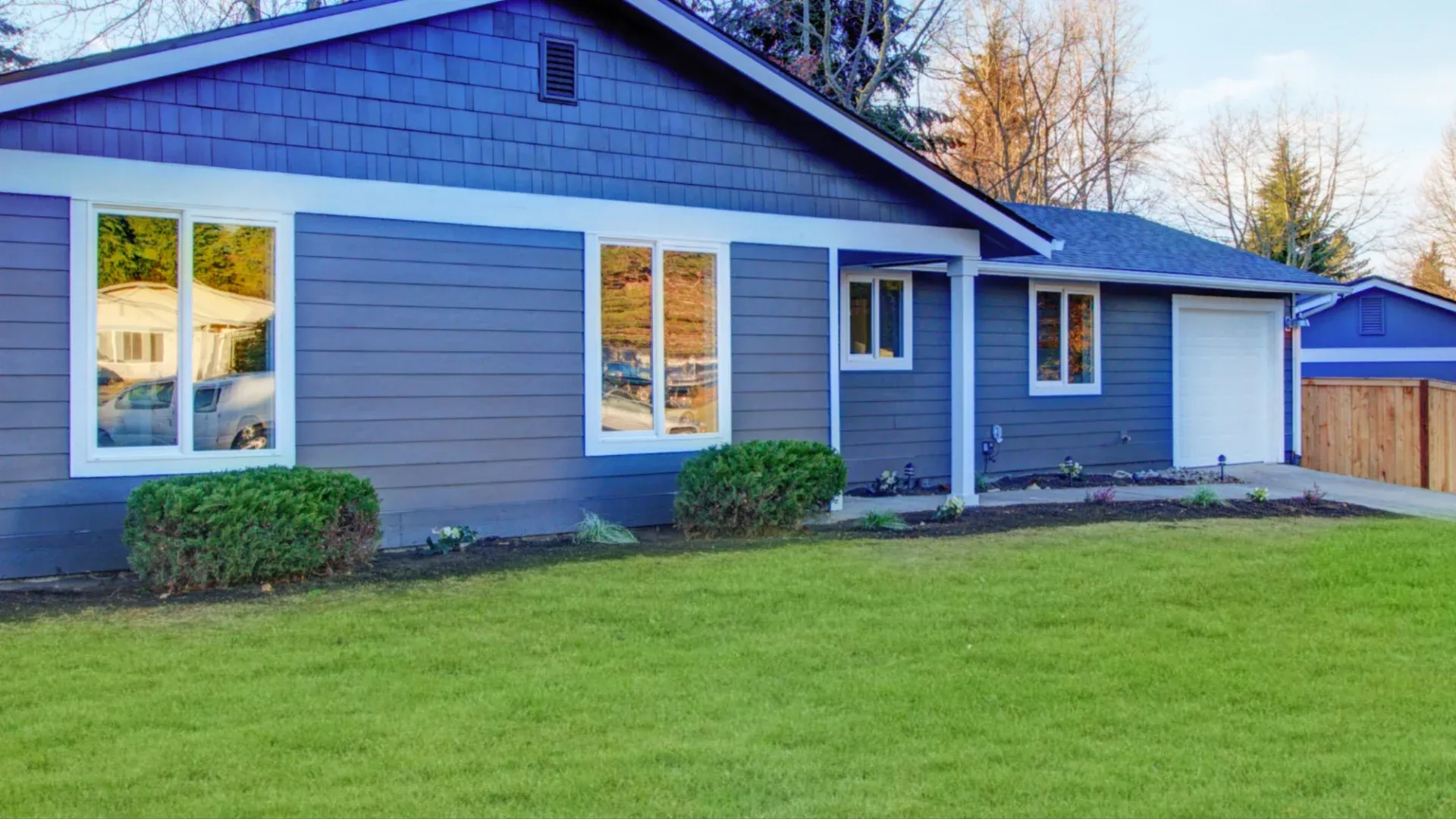 Vinyl Siding Colors: 20 Ideas for Picking the Ideal Hues | Benjamin Moore, image size:1920x1080